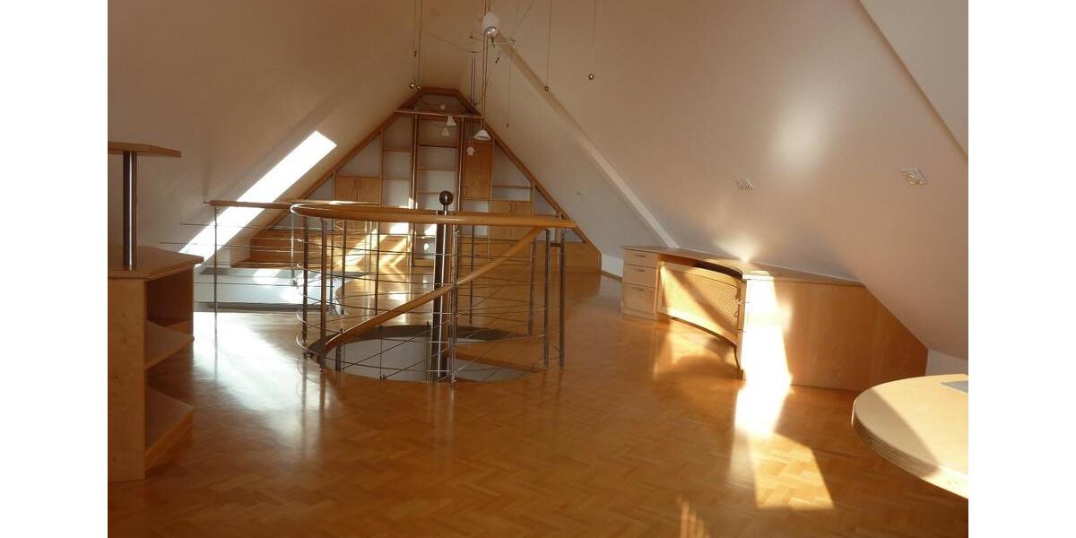 Dachgeschoßwohnung Schweinfurt Gartenstadt - 5 Zimmer, 242 m&sup2;, 1.800&euro; | Angebot:24700940