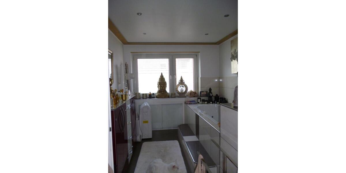 Etagenwohnung Mönchengladbach Ost - 2 Zimmer, 170 m&sup2;, 1.200&euro; | Angebot:24849031