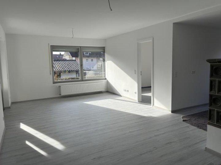 Etagenwohnung Deggendorf - 4 Zimmer, 128 m&sup2;, 10&euro; | Angebot:26097073
