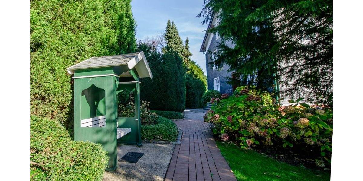 Elegante Dachgeschosswohnung im sanierten Altbau - ruhig und zentral in Wuppertal-Uellendahl-Ost 3 zimmer