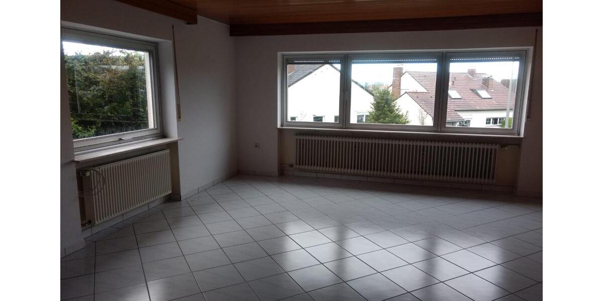 Etagenwohnung Saarbrücken Brebach-Fechingen - 4 Zimmer, 110 m&sup2;, 750&euro; | Angebot:26049469