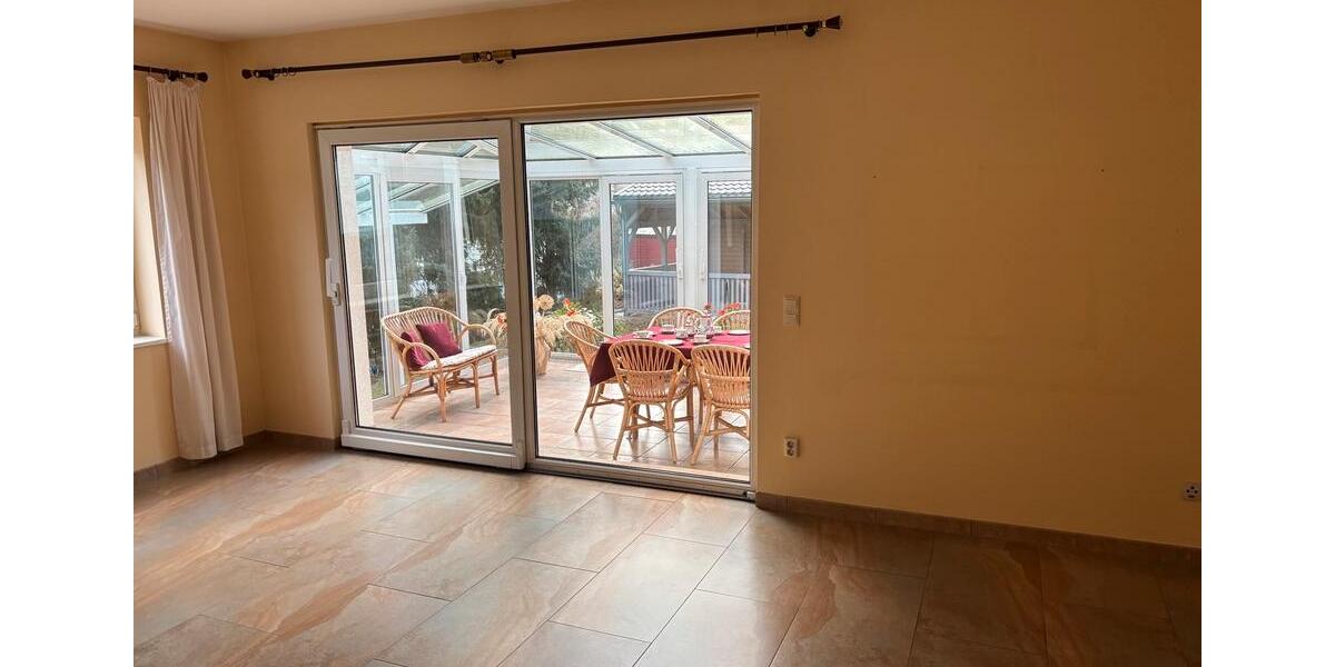 Haushälfte, 130m² mit Kamin Wintergarten Carport über 2 Etagen 3.5 zimmer