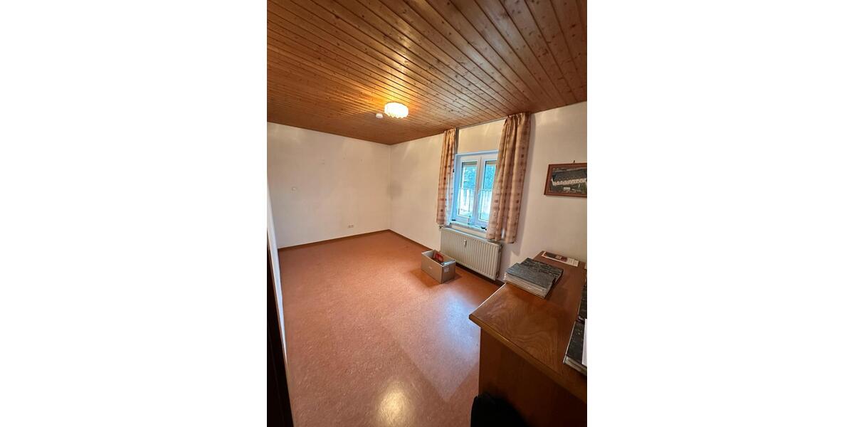 Etagenwohnung Wunsiedel - 4 Zimmer, 124 m&sup2;, 950&euro; | Angebot:25044846