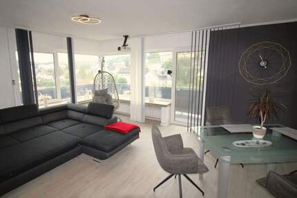 Großzügige 4-Zimmer-Wohnung (105 m²) mit Balkon, Weitblick, Kamin & Garage 4 zimmer