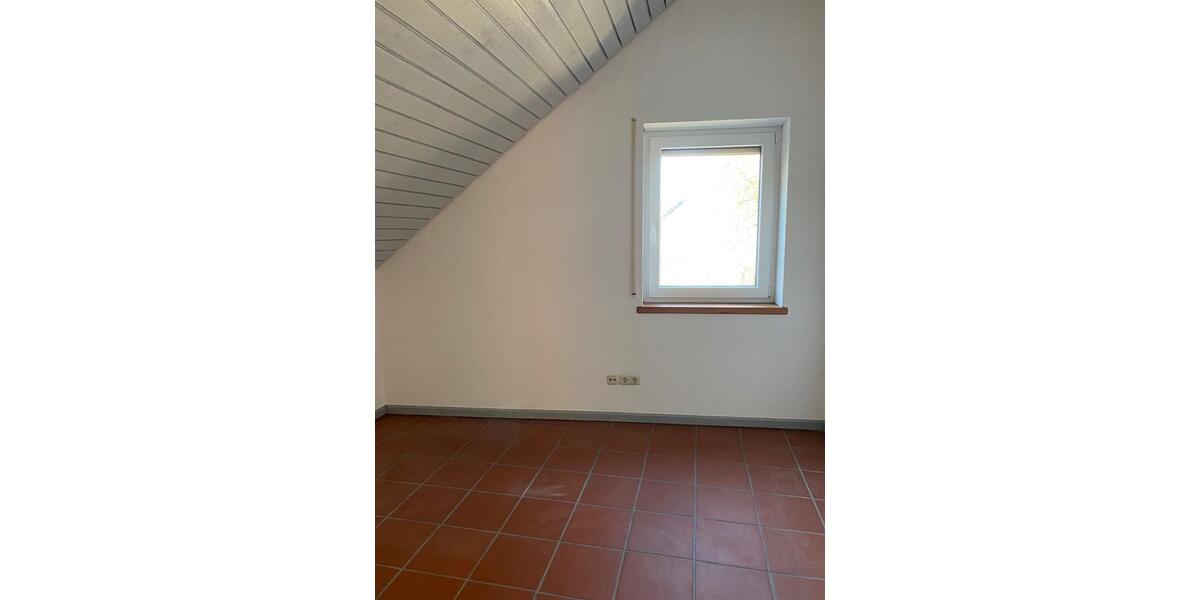 Dachgeschoßwohnung Würzburg Steinbachtal - 3 Zimmer, 82 m&sup2;, 950&euro; | Angebot:24477702