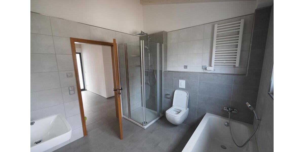 Dachgeschoßwohnung Weiden in der Oberpfalz - 3 Zimmer, 92 m&sup2;, 1.150&euro; | Angebot:25839193