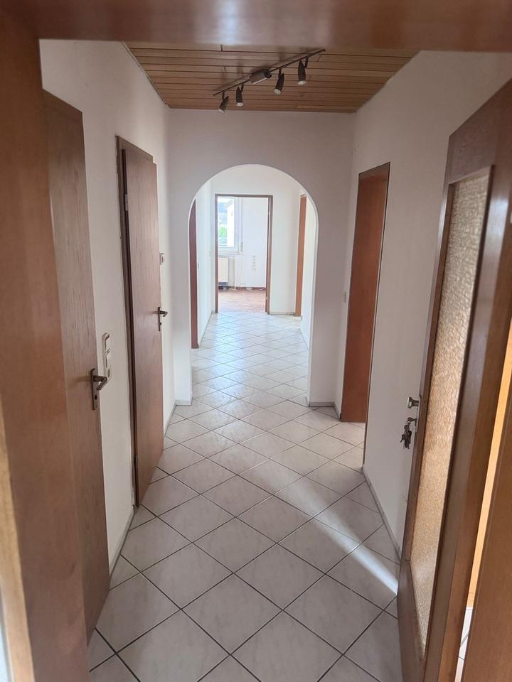 4 Zimmer Wohnung mit Balkon, Besichtigung 18 Uhr