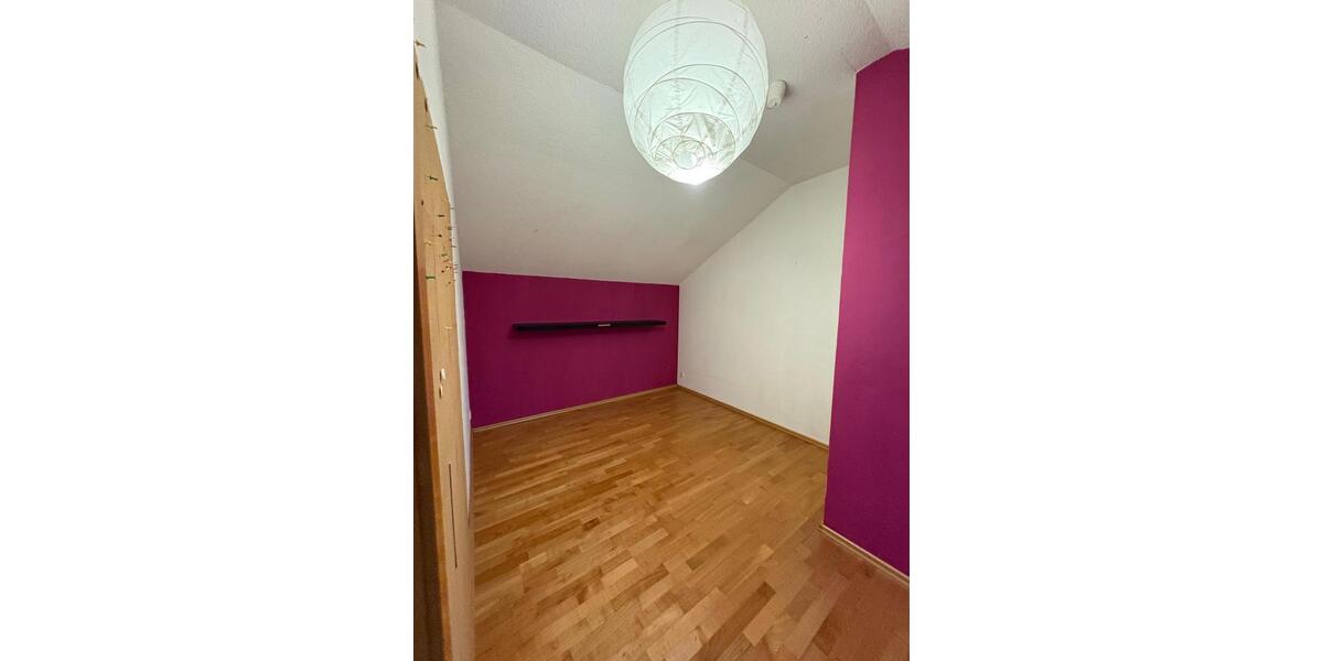 Einfamilienhaus Eutingen im Gäu - 6.5 Zimmer, 130 m&sup2;, 1.350&euro; | Angebot:24744634