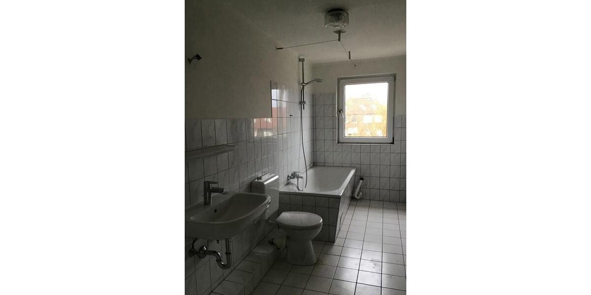 Dachgeschoßwohnung Kiel Russee - 3 Zimmer, 74 m&sup2;, 608&euro; | Angebot:23858132