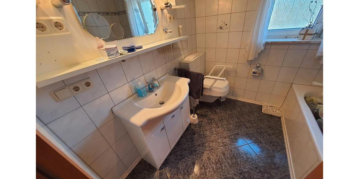 Dachgeschoßwohnung Bad Kissingen - 4 Zimmer, 122 m&sup2;, 970&euro; | Angebot:26233588