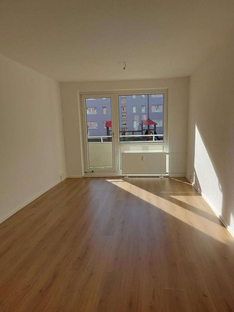 *Hochwertig sanierte 3-Raum-Wohnung mit Balkon in ruhiger Lage *