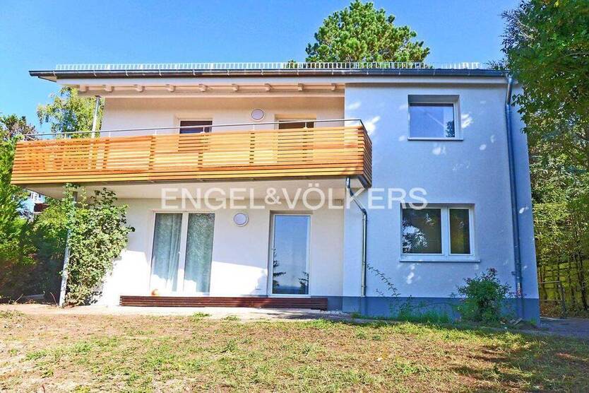 Miethaus in wunderschöner Lage mit zwei 3-Zi.-Wohnungen . vollunterkellert und mit Garten