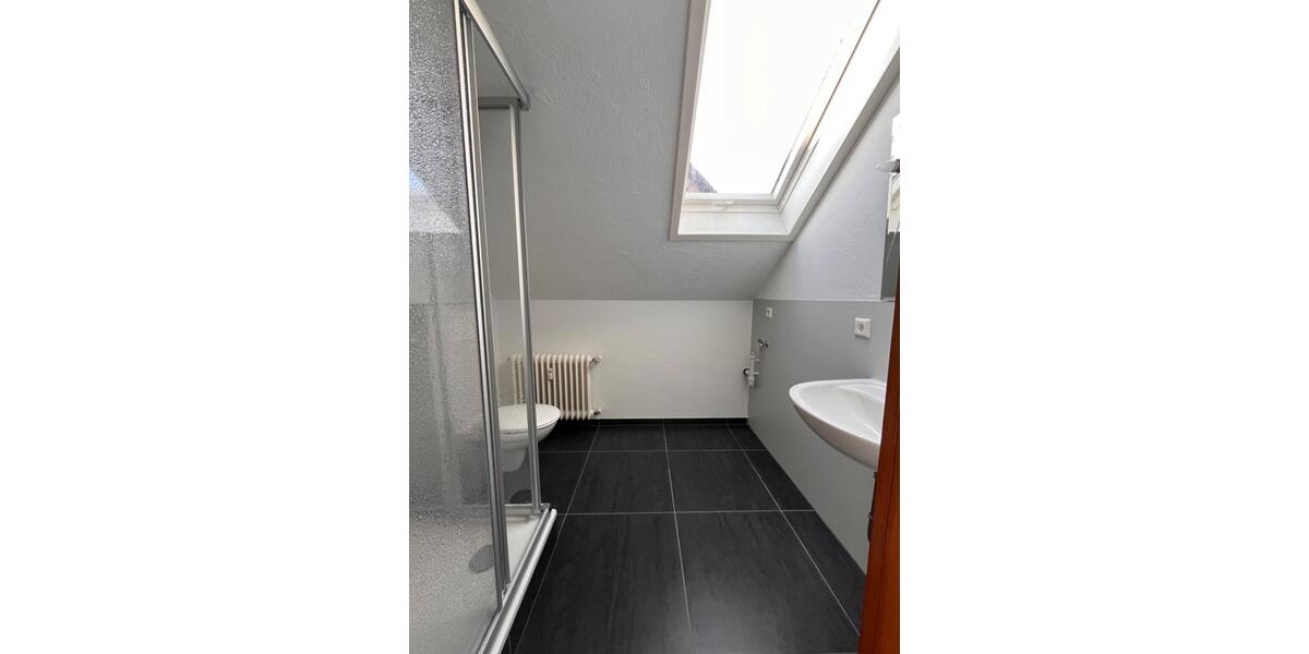 Helle 3-Zimmer DG Wohnung mit Südbalkon - 68 Quadratmeter 3 zimmer