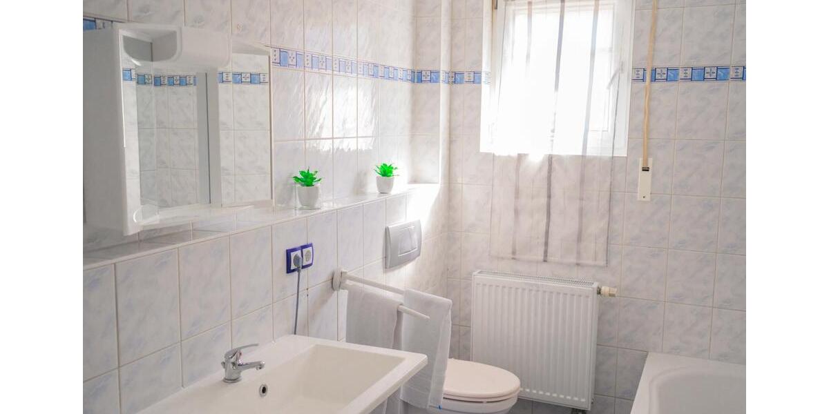 Wohnen auf Zeit Nittendorf - 3 Zimmer, 90 m&sup2;, 80&euro; | Angebot:10693688