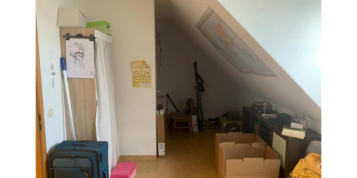 Dachgeschoßwohnung Hollfeld - 3 Zimmer, 80 m&sup2;, 520&euro; | Angebot:25648901