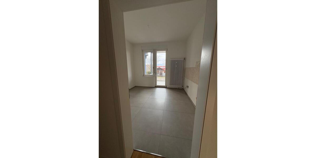 Etagenwohnung Endingen am Kaiserstuhl - 4 Zimmer, 105 m&sup2;, 1.450&euro; | Angebot:25778003