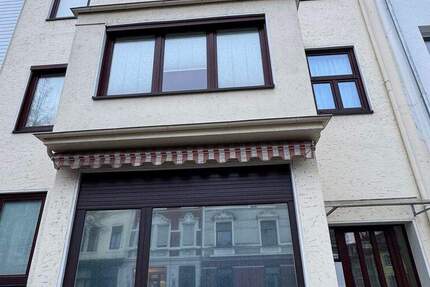 3 Zimmer Wohnung mit Balkon in Bremen - Großes Bad und Gäste WC zimmer