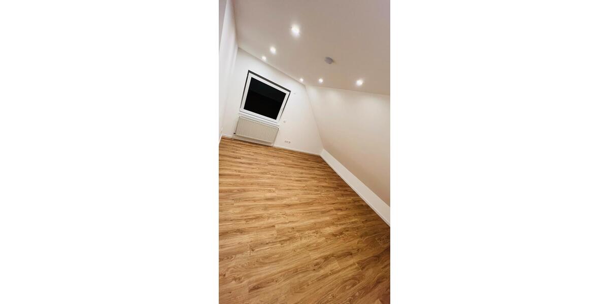 Dachgeschoßwohnung Rosengarten - 3 Zimmer, 90 m&sup2;, 1.260&euro; | Angebot:26188055