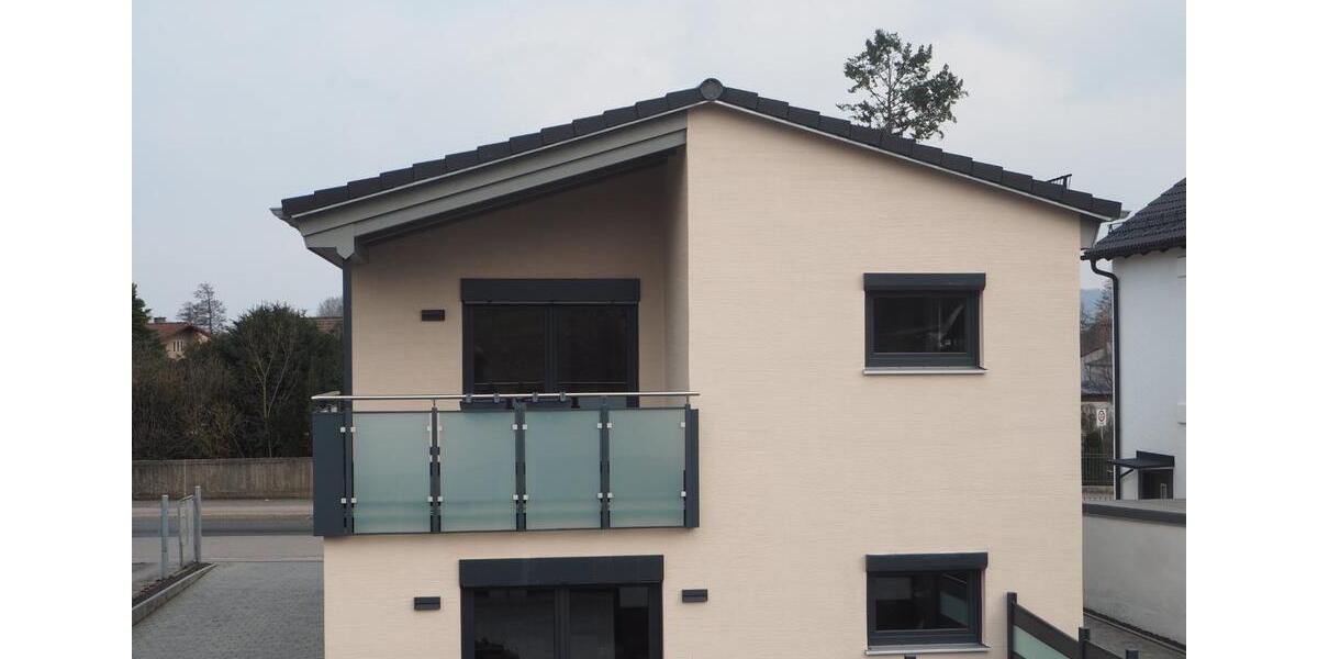 Dachgeschoßwohnung Weiden in der Oberpfalz - 3 Zimmer, 92 m&sup2;, 1.150&euro; | Angebot:25839193