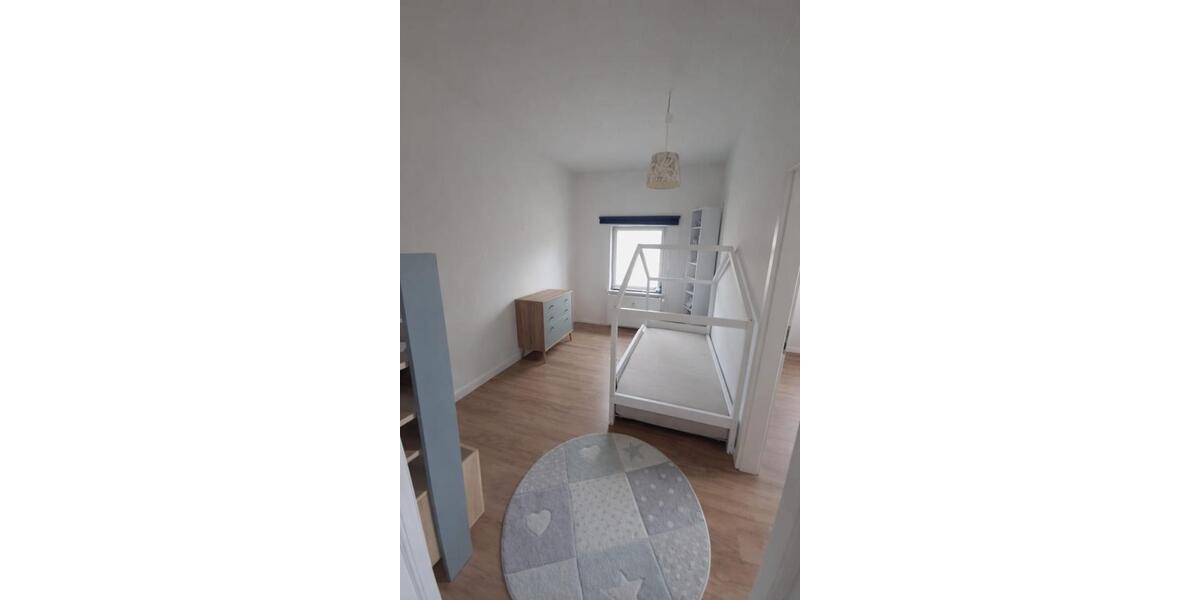 Etagenwohnung Bitterfeld-Wolfen Wolfen - 4 Zimmer, 107 m&sup2;, 1.200&euro; | Angebot:26025267