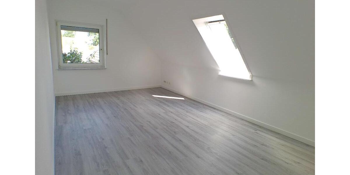 Dachgeschoßwohnung Itzehoe - 3.5 Zimmer, 81 m&sup2;, 900&euro; | Angebot:26029954