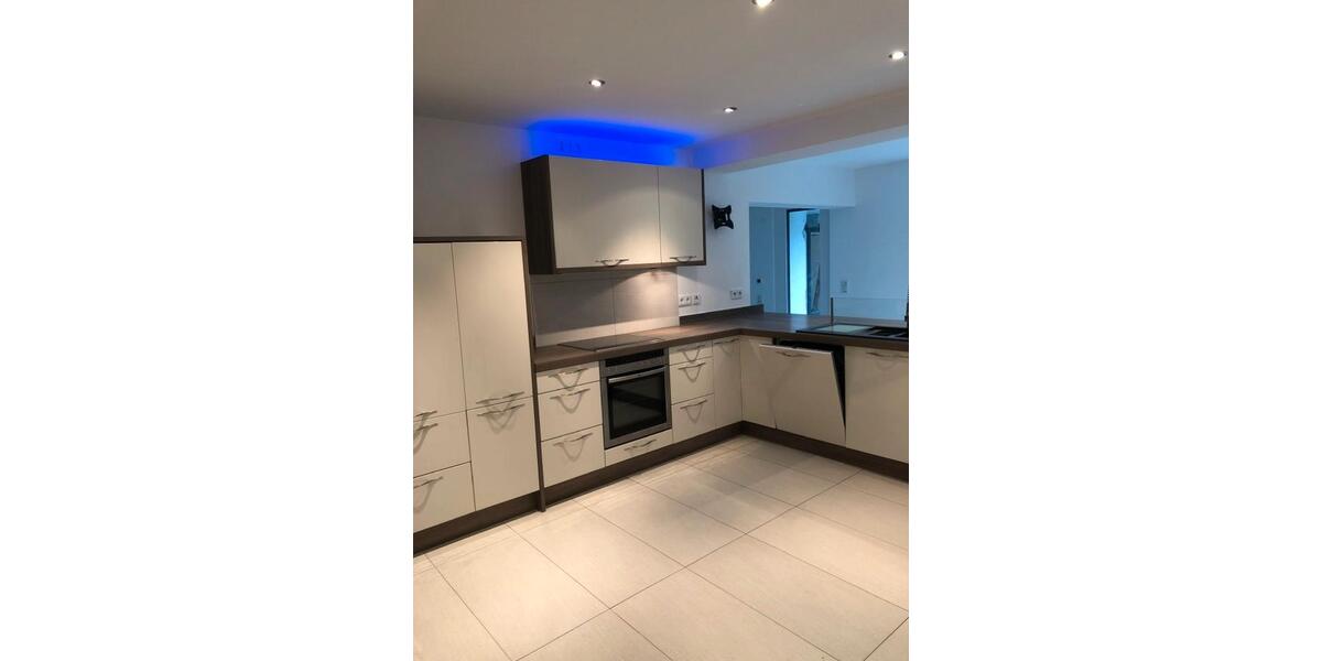 Einfamilienhaus Dreieich - 9 Zimmer, 300 m&sup2;, 4.200&euro; | Angebot:26336525