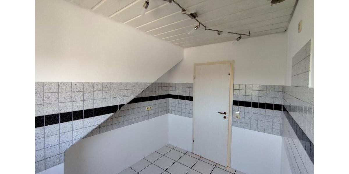 Dachgeschoßwohnung Neuenbürg - 3.5 Zimmer, 85 m&sup2;, 1.230&euro; | Angebot:26050720