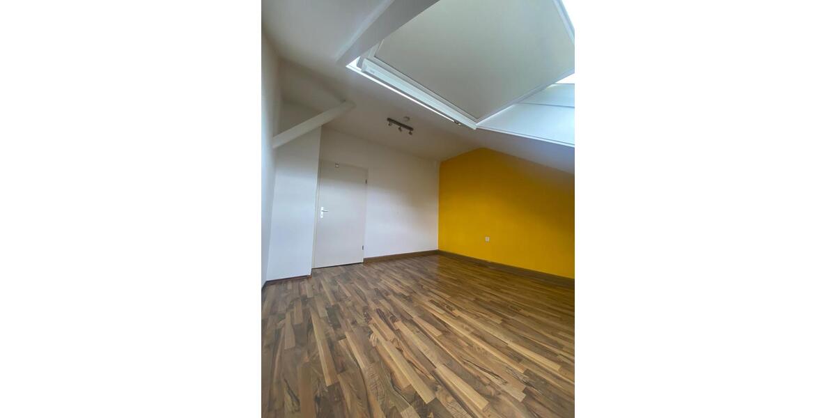 Dachgeschoßwohnung Bruchsal - 3 Zimmer, 65 m&sup2;, 1.050&euro; | Angebot:25057521