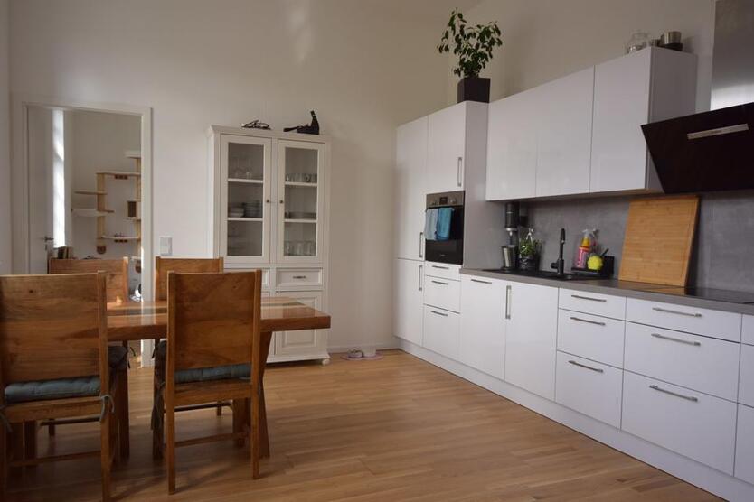 3-Zimmer Wohnung mit Einbauküche, Balkon, 2 Tiefgaragenplätzen