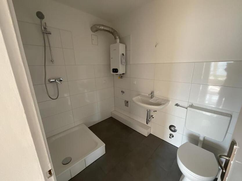 Teilmodernisierte 2-ZKB-Wohnung mit Einbauküche direkt in der Gökerstraße zu vermieten! zimmer