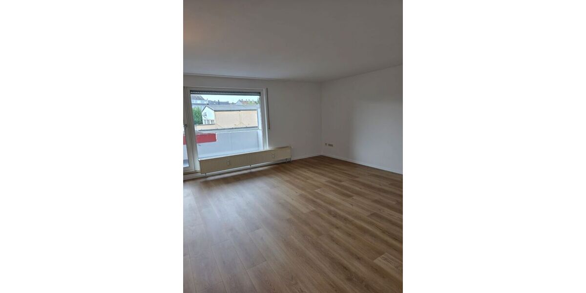 Renovierte 2,5 Zimer-Wohnung mit Aufzug, Balkonkraftwerk, Video-Sprechanlage, Garage (Warmmiete: 1.040 + 100 Garage) - Etagenwohnung Duisburg Meiderich | Angebot:27261102