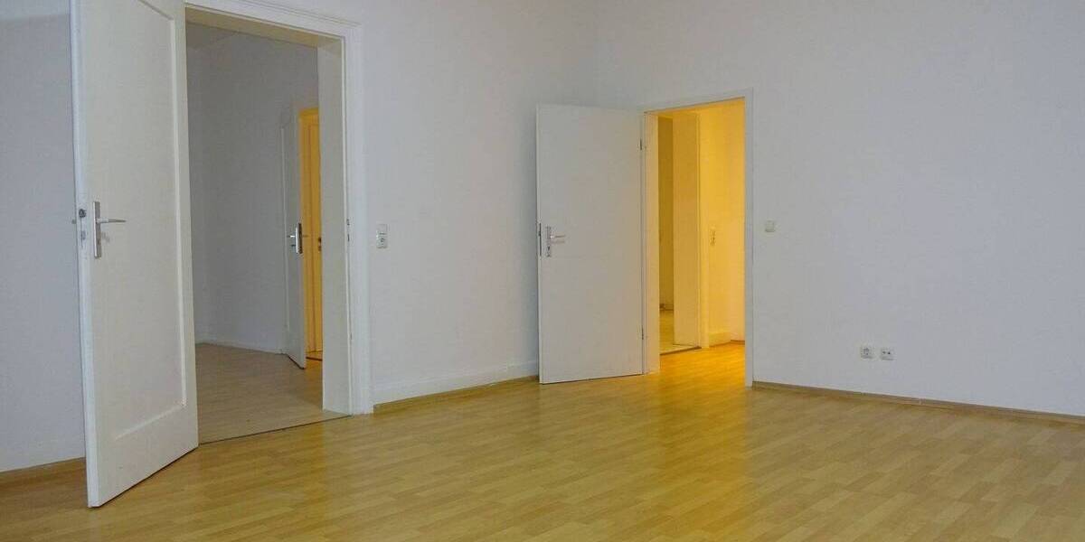 CHARMANTE, MODERNISIERTE ALTBAUWOHNUNG NÄHE POMPEJANUMSGARTEN 3 zimmer