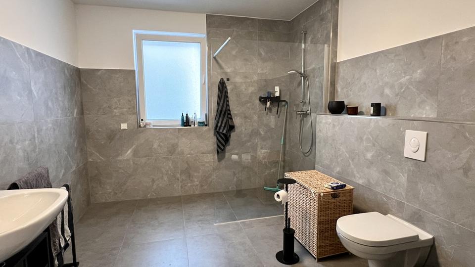 Etagenwohnung Duisburg Duisburg-Mitte - 2 Zimmer, 83 m&sup2;, 1.000&euro; | Angebot:25648648