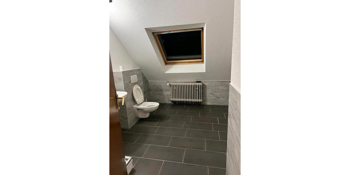 Dachgeschoßwohnung Schiffweiler - 3 Zimmer, 60 m&sup2;, 850&euro; | Angebot:25712636