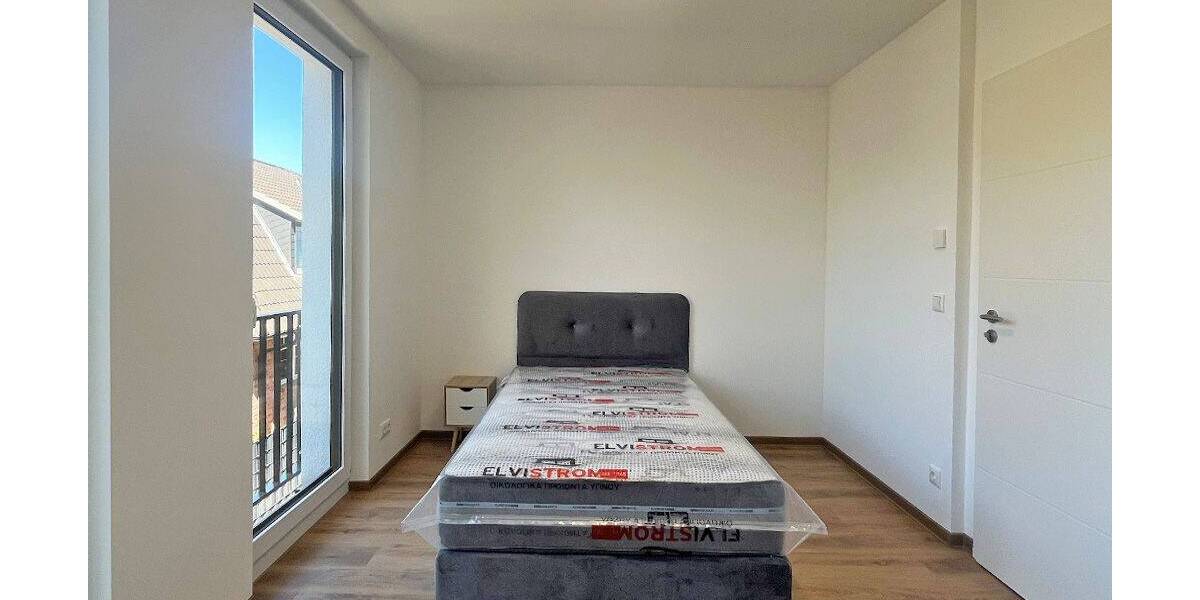 Reihenmittelhaus Hamburg Rahlstedt - 4 Zimmer, 115 m&sup2;, 2.700&euro; | Angebot:26733433