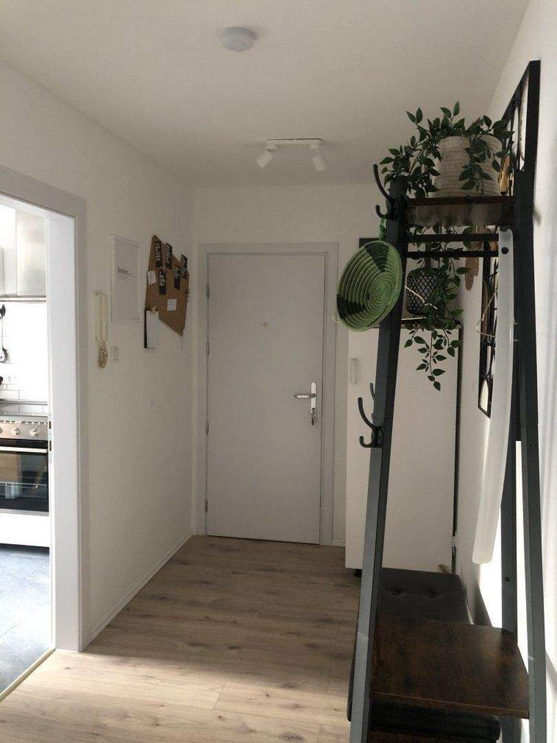 Moderne und Vollmöblierte 1-Zimmerwohnung mit Balkon in Düsseldorf Oberbilk zimmer