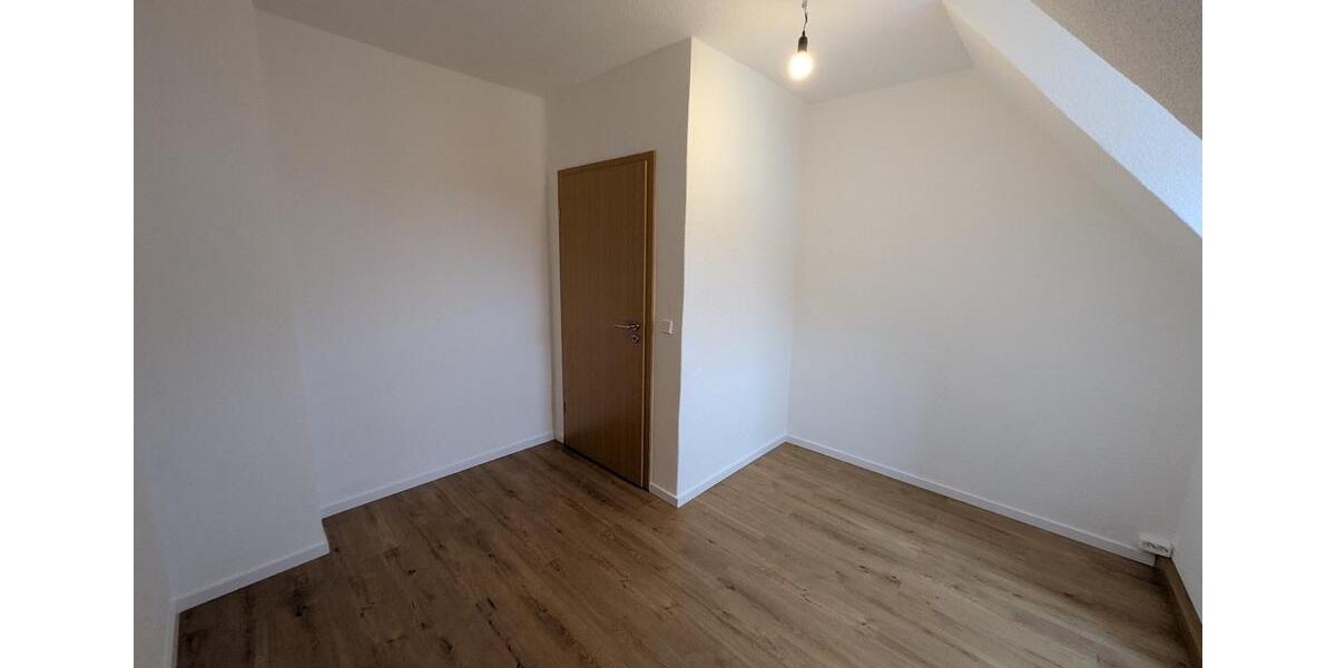 Dachgeschoßwohnung Groitzsch - 3 Zimmer, 60 m&sup2;, 390&euro; | Angebot:25935597