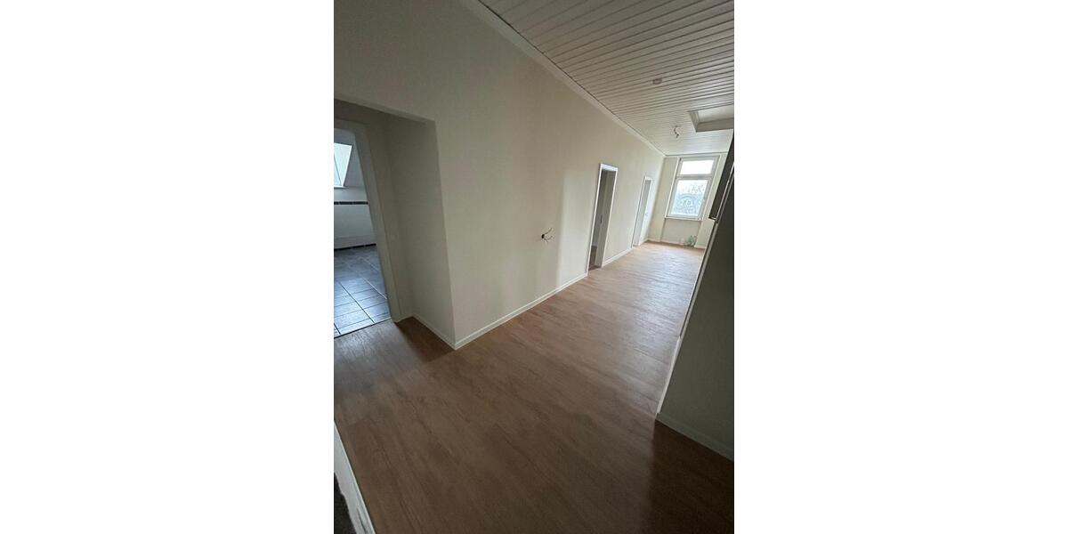 Dachgeschoßwohnung Neuwied - 3.5 Zimmer, 104 m&sup2;, 1.100&euro; | Angebot:24806084