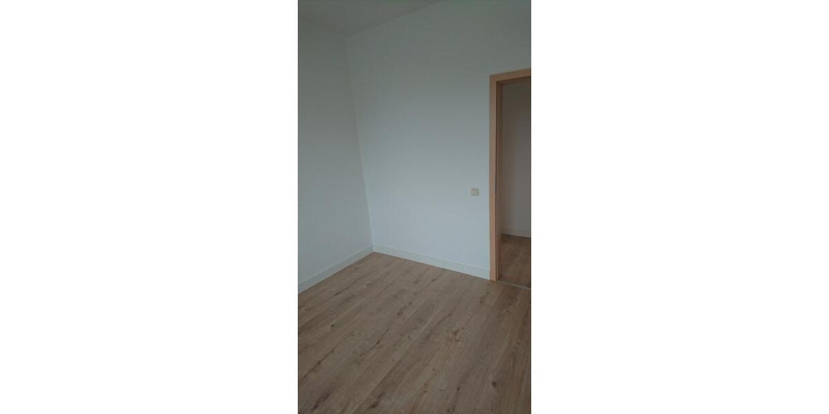 Etagenwohnung Pößneck - 4 Zimmer, 70 m&sup2;, 415&euro; | Angebot:26476635
