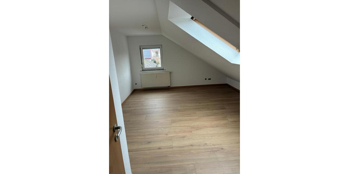 Dachgeschoßwohnung Gießen Allendorf - 4 Zimmer, 110 m&sup2;, 950&euro; | Angebot:26614053