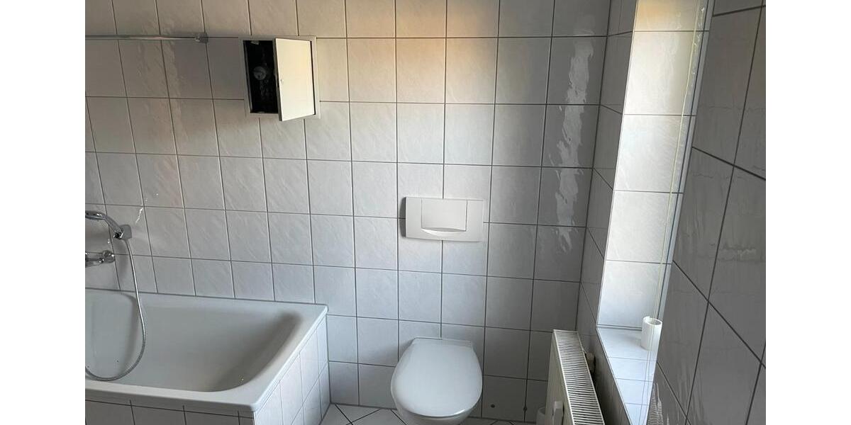 Dachgeschoßwohnung Altenburg - 2 Zimmer, 67 m&sup2;, 390&euro; | Angebot:23247617