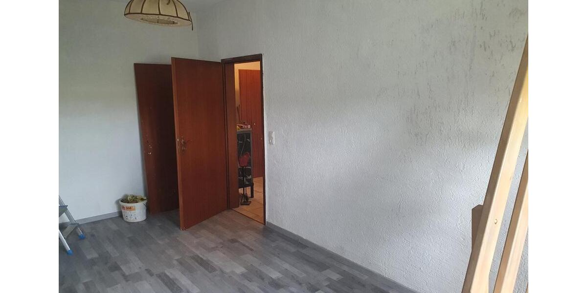 Sehr komf., ruhige Wohnung mit EBK,Solar,Kamin,Balkon, Stellpl. 4 zimmer