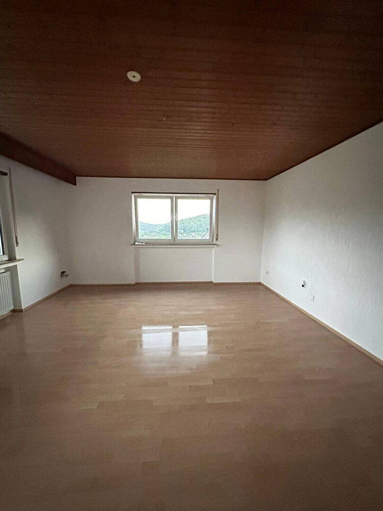 Frisch renoviert 3 Zimmer, Balkon & Naturblick in Ortenberg-Lißberg zu vermieten