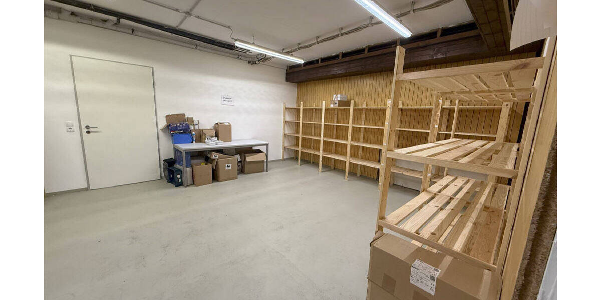 Büro-Praxisfläche mit Lager 9 zimmer