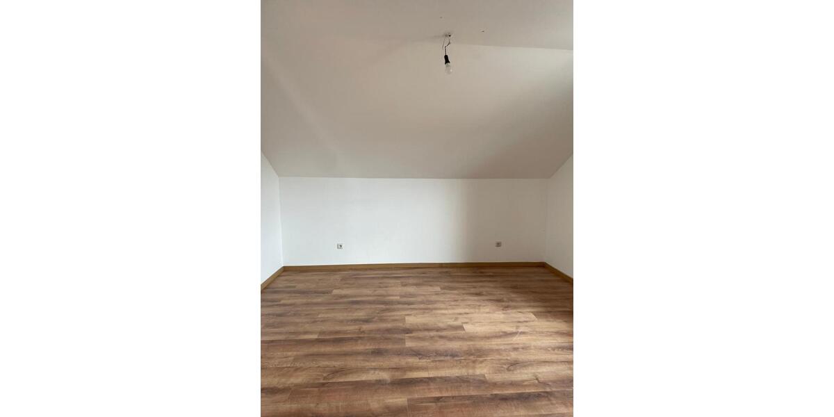 Dachgeschoßwohnung Simbach am Inn - 3 Zimmer, 95 m&sup2;, 750&euro; | Angebot:26089182