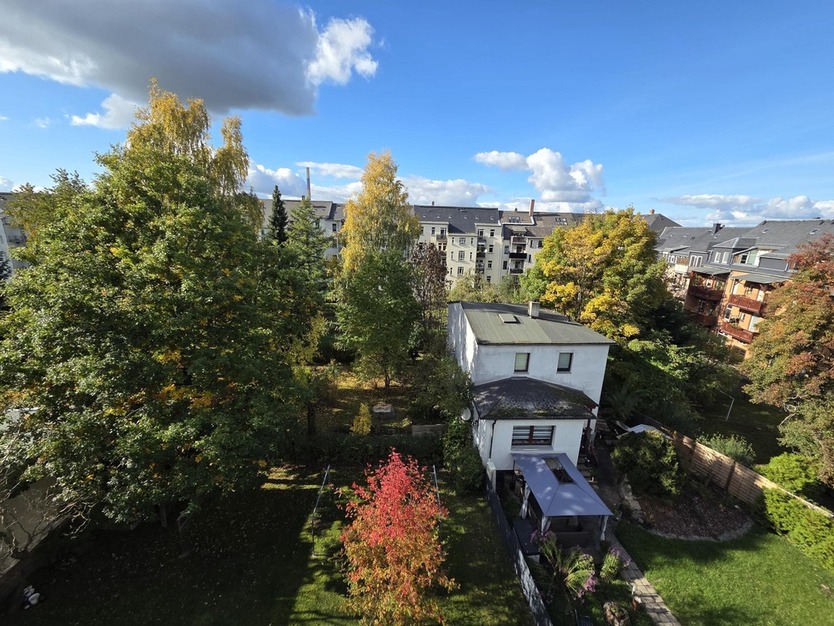 Stadtleben mit Weitblick: Moderne Dachgeschosswohnung mit Balkon und Einbauküche! 2 zimmer