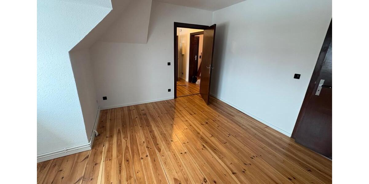 Dachgeschoßwohnung Wesenberg - 2 Zimmer, 50 m&sup2;, 460&euro; | Angebot:24704407