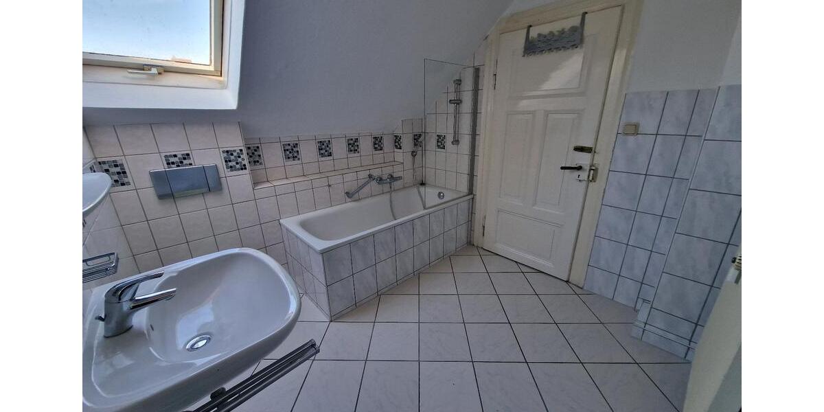 Dachgeschoßwohnung Bad Hersfeld - 5 Zimmer, 116 m&sup2;, 889&euro; | Angebot:25745440