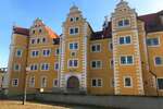 Für den gehobenen Anspruch -frisch renoviert. Gut geschnittene 4 Zimmer mit Balkon und Einbauküche!