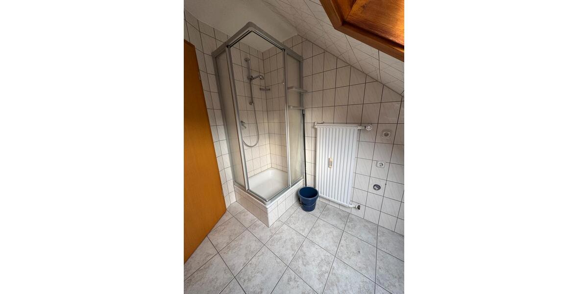 Dachgeschoßwohnung Kreuztal - 3 Zimmer, 65 m&sup2;, 750&euro; | Angebot:26536657